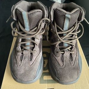 Yeezy Men Boots size 9. Greyish black